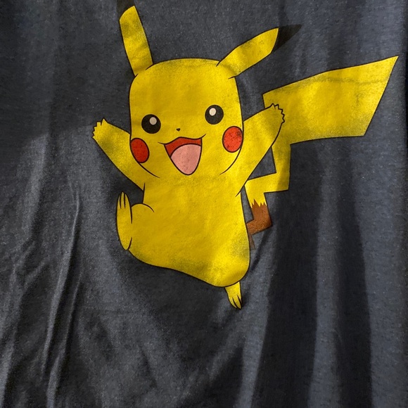 Pikachu action T-shirt size large - Picture 7 of 8